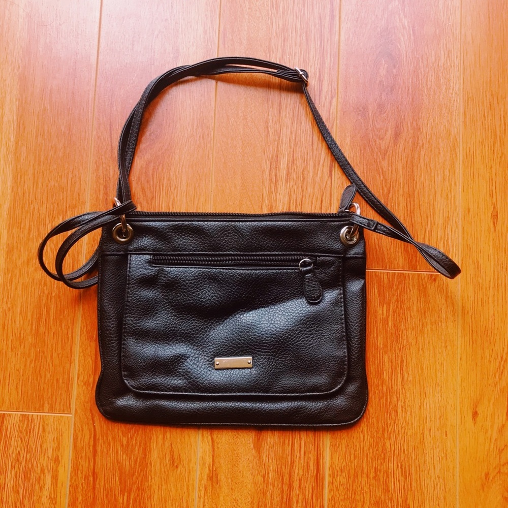 Crossbody real leather black bag!!